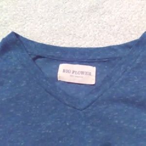 Ladies Big Flower Blue V-Neck Tee Shirt Size L